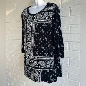 Chico's Zenergy Black & White Paisley Print Crew Neck Tunic Top. Size 3 US 16/18